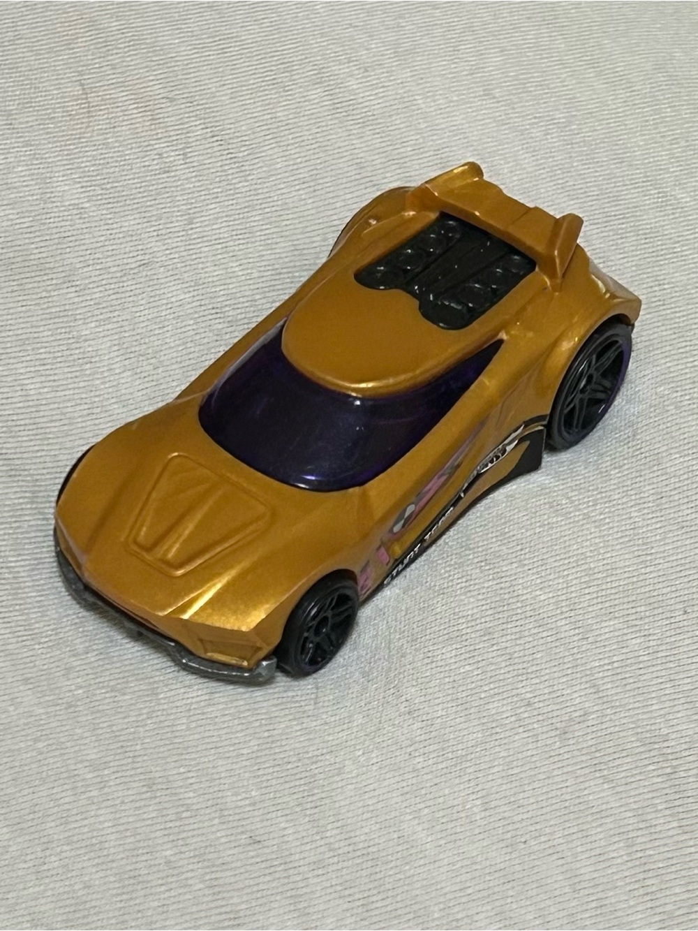 Hot Wheels Chicane Gold Purple Windshield Stunt Team Loose 1:64